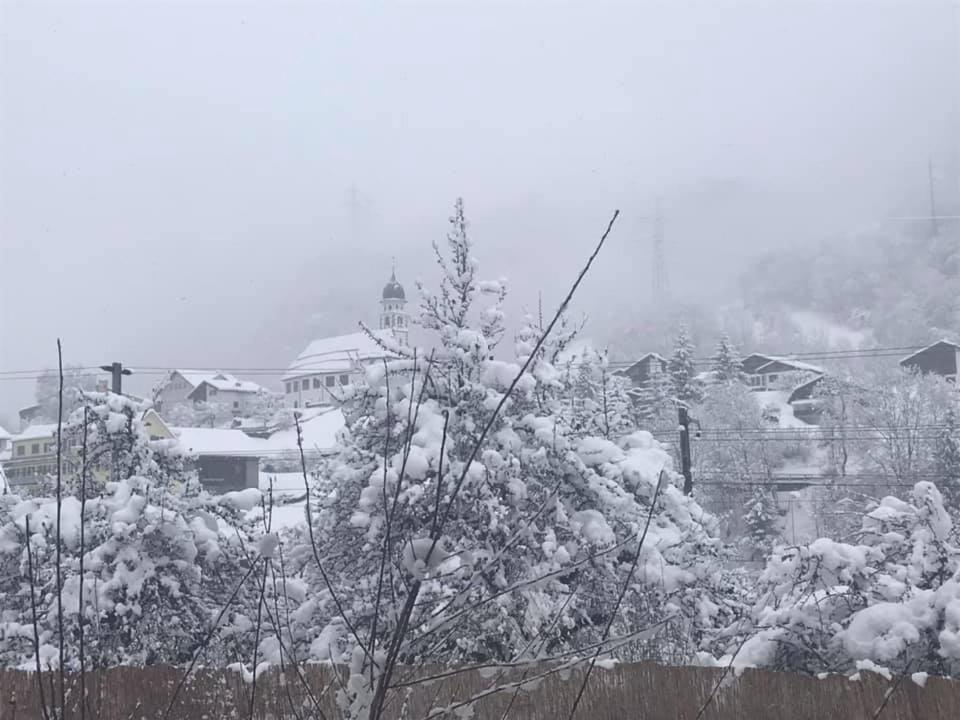 玉斯特利亚克鲁莎莉娃住宿加早餐旅馆 Tavanasa 外观 照片