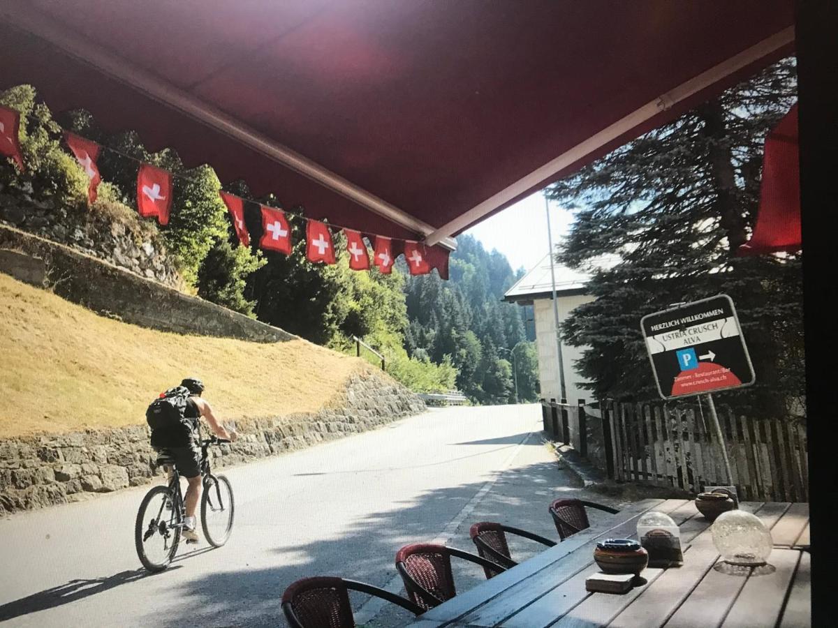 玉斯特利亚克鲁莎莉娃住宿加早餐旅馆 Tavanasa 外观 照片