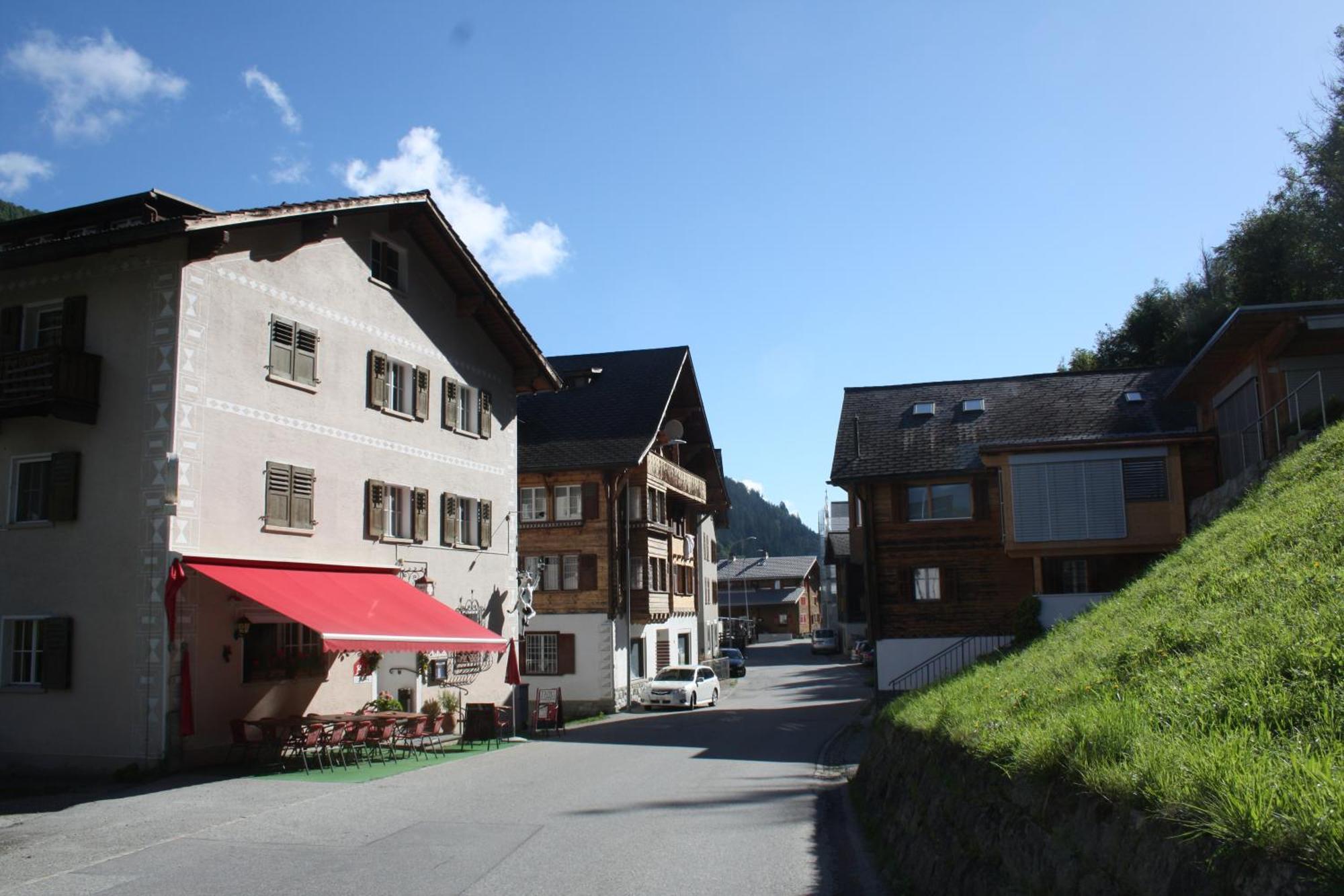 玉斯特利亚克鲁莎莉娃住宿加早餐旅馆 Tavanasa 外观 照片