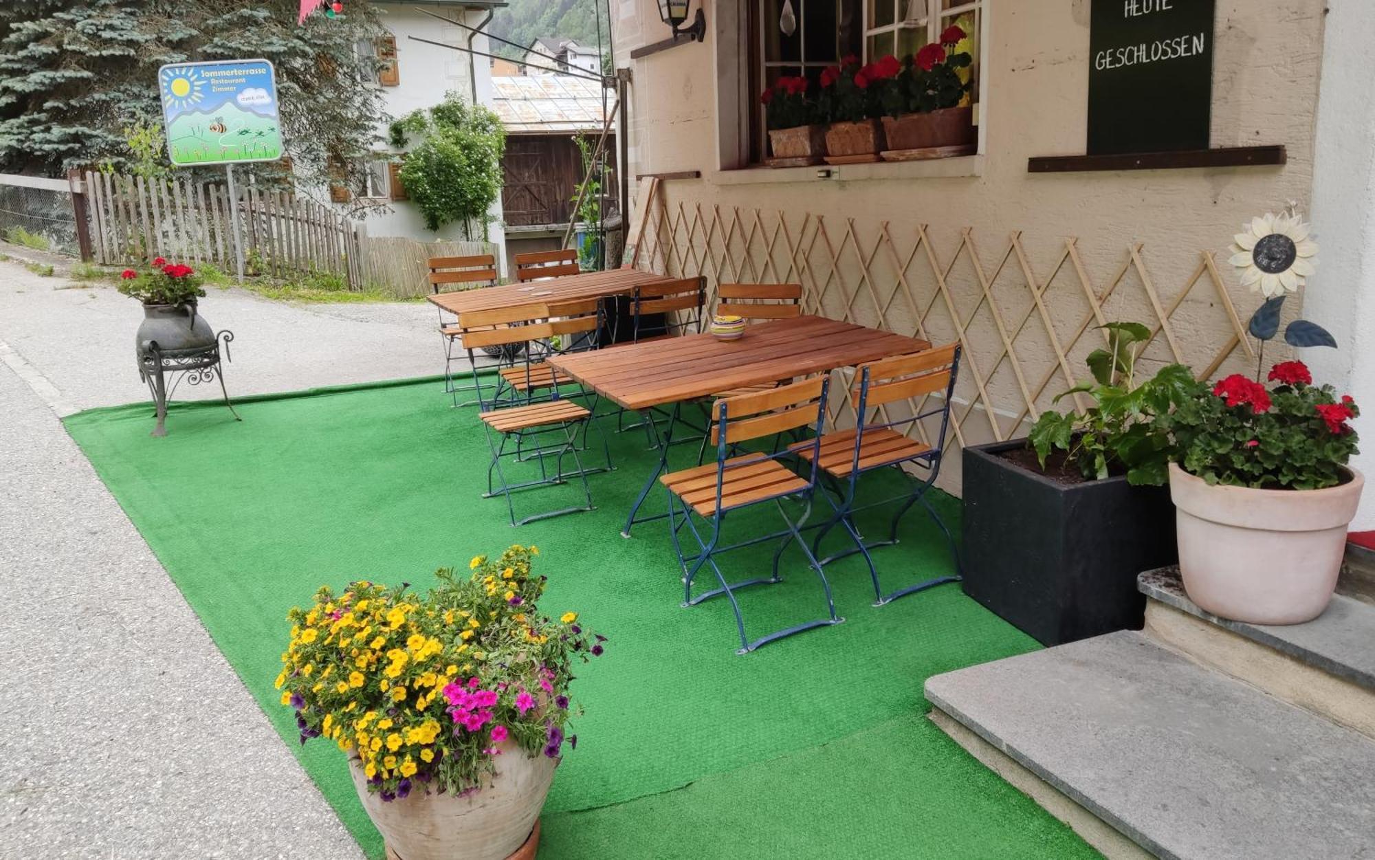 玉斯特利亚克鲁莎莉娃住宿加早餐旅馆 Tavanasa 外观 照片